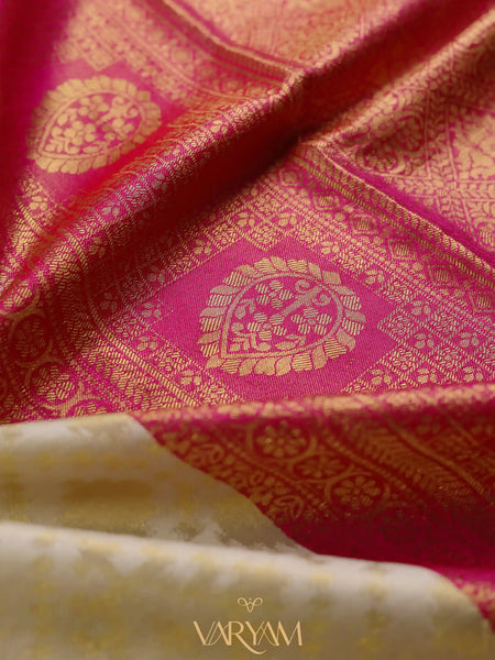 Nargis Saree