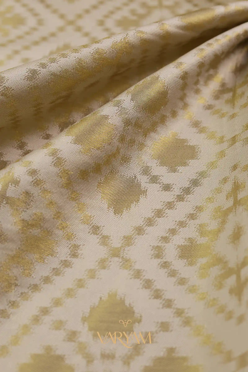 Nargis Saree