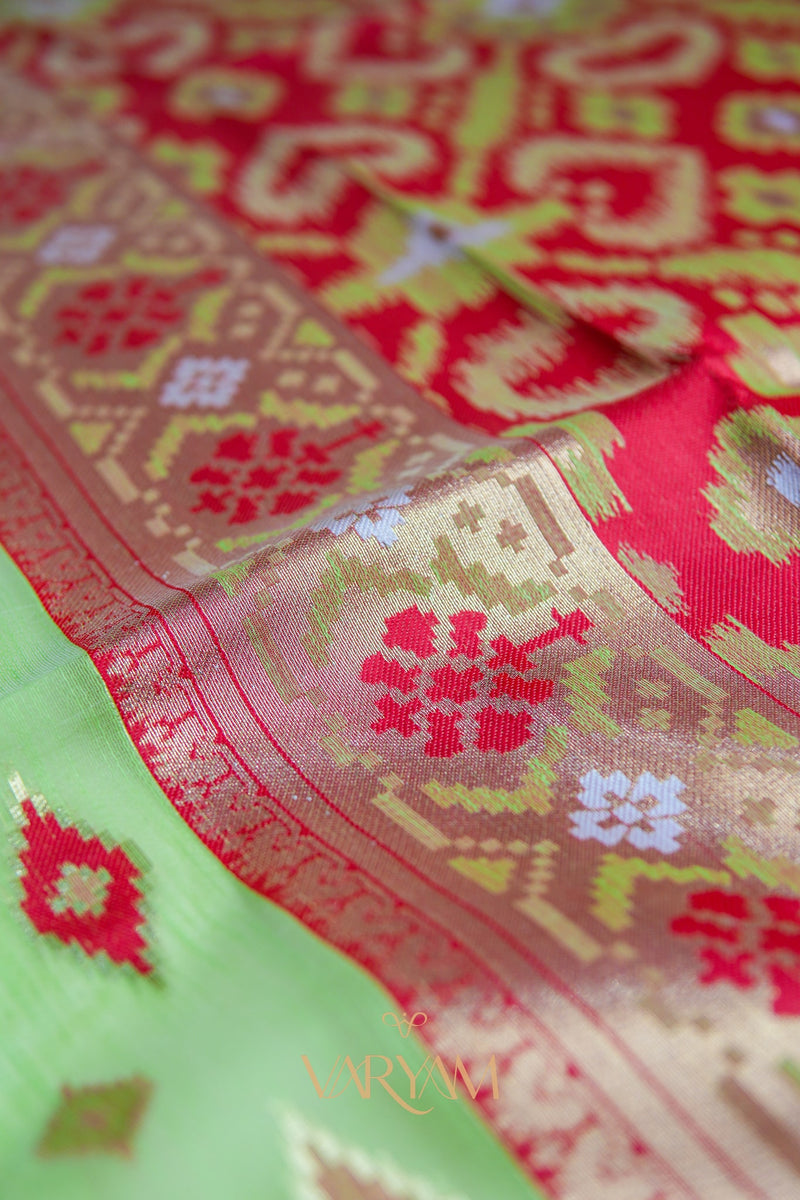 Monalisa Linen Green Saree